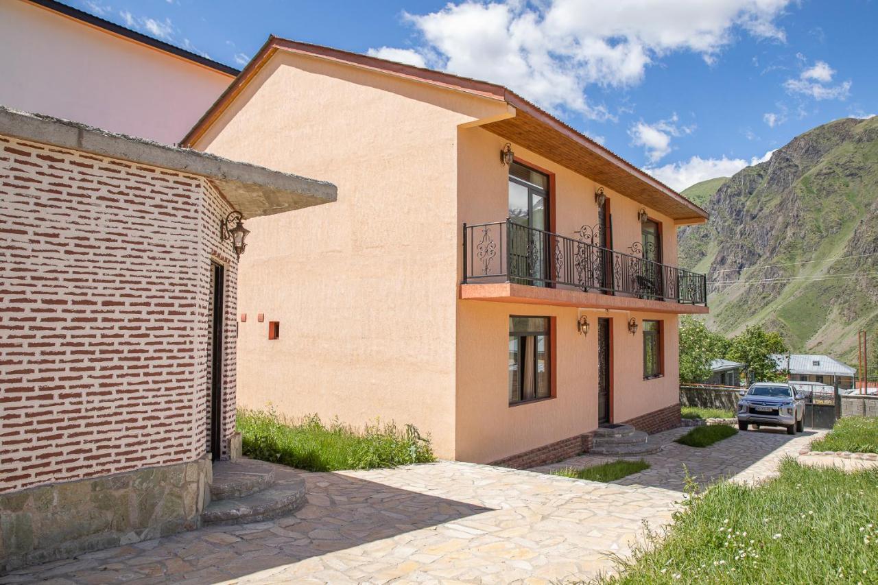 Cliff House Hotel Stepantsminda Exterior photo